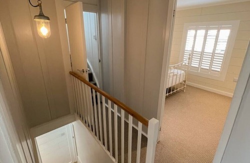 Cowes House | Stylish 3BR Cowes Cottage Close To The Waterfront