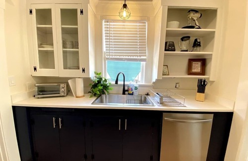 West University House | Stylish 4BR, 2.5BA Fully Renovated- Walk to UofA & 4thAve- Sleeps 8-Pet Friendly