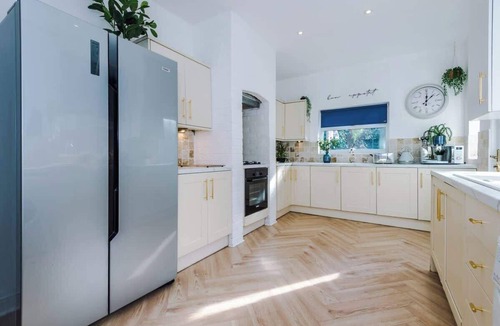 Eccles House | Stylish | 4BR | 3Bath | Manchester Home