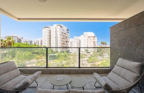Rishon LeTsiyon Apartment | Stylish 4BR Apt l Private Balcony & Mamad