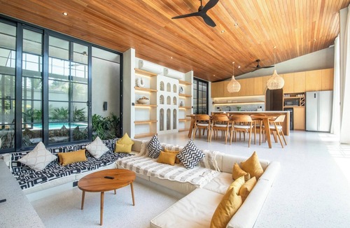 Pecatu Villa | Stylish 5BR Boho Hideaway, 5 Min from Bingin Beach