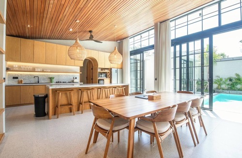 Pecatu Villa | Stylish 5BR Boho Hideaway, 5 Min from Bingin Beach