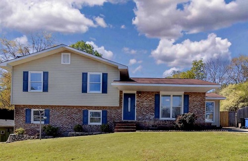 Fortson House | Stylish 5BR Split-Level Spacious Oasis w/Pool, BBQ & Game Room