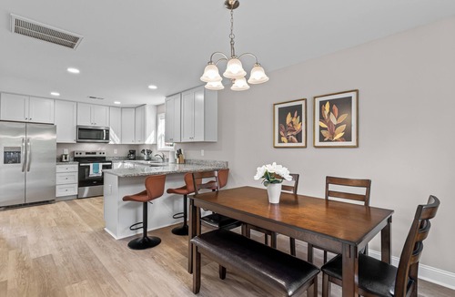 Kannapolis House | Stylish 6 bd/4.2bth Duplex, Charming Location Near the Action!