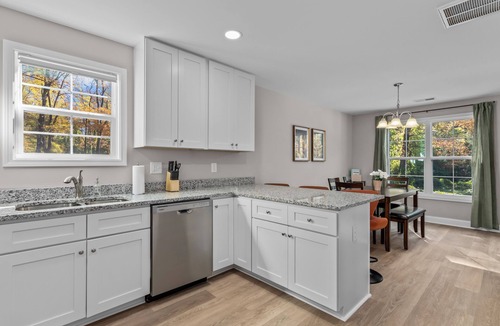 Kannapolis House | Stylish 6 bd/4.2bth Duplex, Charming Location Near the Action!
