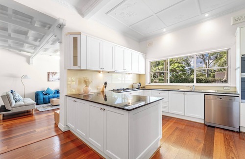Strathfield House | Stylish 6BR Strathfield House – Tennis & Fun Games