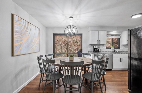 Wexford House | Stylish & Accessible 6Bd Home in Wexford/Pittsburg