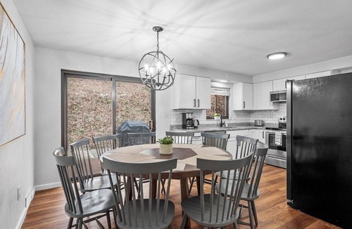 Wexford House | Stylish & Accessible 6Bd Home in Wexford/Pittsburg