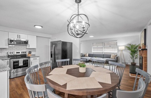 Wexford House | Stylish & Accessible 6Bd Home in Wexford/Pittsburg