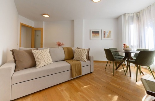 Usera Apartment | Stylish accommodation: 2 bedrooms, air conditioning and all mod cons HOR1K1B