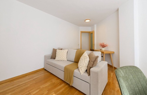 Usera Apartment | Stylish accommodation: 2 bedrooms, air conditioning and all mod cons HOR1K1B