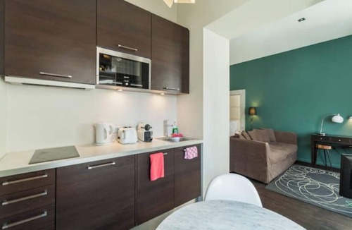Broekwijk Apartment | Stylish Air-conditioned Studio Suites Grand Place 1
