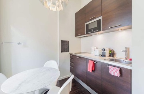 Broekwijk Apartment | Stylish Air-conditioned Studio Suites Grand Place 1