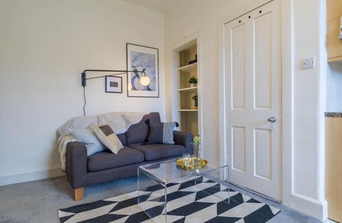 Leith Apartment | Stylish and Comfortable City Centre Apartment
