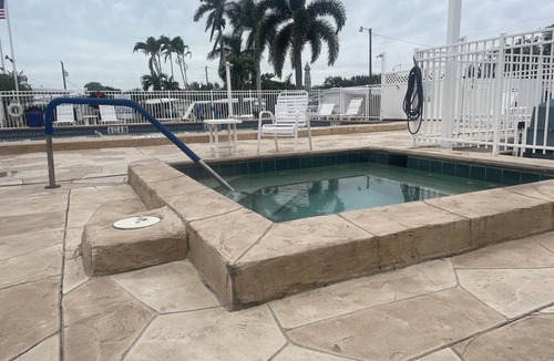 Naples House | Stylish and Comfortable RV in 55 plus Community