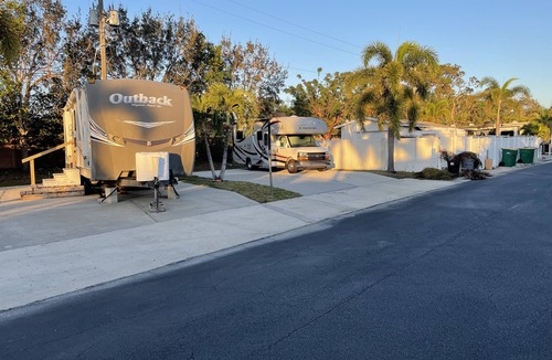 Naples House | Stylish and Comfortable RV in 55 plus Community