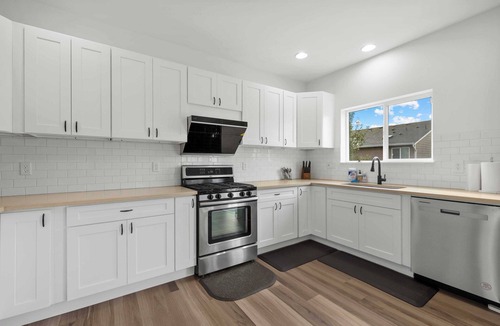 Bothell House | Stylish and Contemporary Retreat on 223rd Place SE - Perfect Getaway Spot #41847
