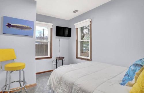 Tallmadge House | Stylish and Convenient House in Central Location