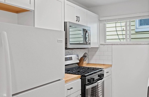 Pittsburgh Apartment | Stylish and Modern 2Bedroom Apt in Millvale, Lawrenceville