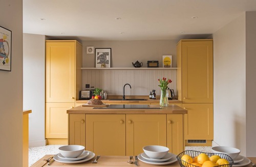 Deal House | Stylish and spacious coastal retreat with sea views