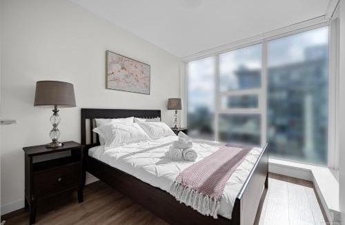Richmond City Centre Apartment | Stylish and Tranquil Retreat in Richmond City Center