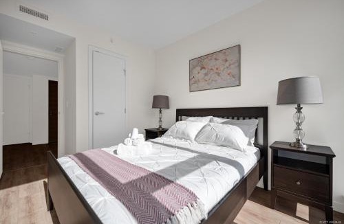 Richmond City Centre Apartment | Stylish and Tranquil Retreat in Richmond City Center