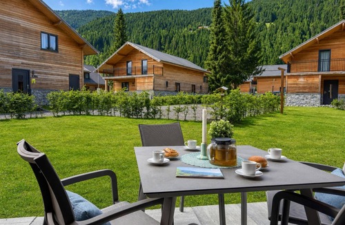 Afritz am See Apartment | Stylish apartment with mountain views by a lake