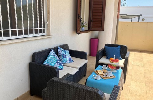 Santa Maria del Focallo Apartment | Stylish Apartment by the Sea