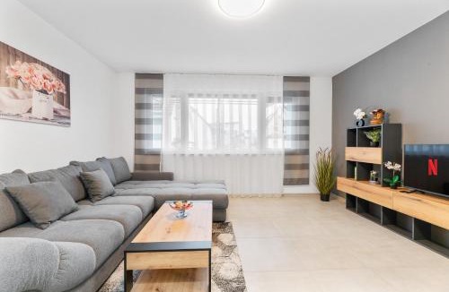 Metzingen Apartment | Stylish Apartment close to Outletcity Metzingen