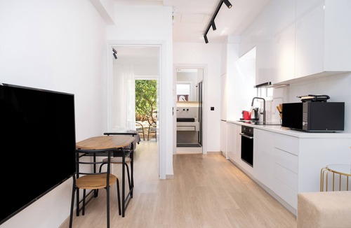 Glyfada Apartment | Stylish Apartment in Athens Riviera with Outdoor Patio