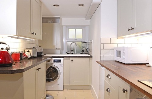 Eastbourne Apartment | Stylish apartment in the heart of central Eastbourne close to beach and cafes