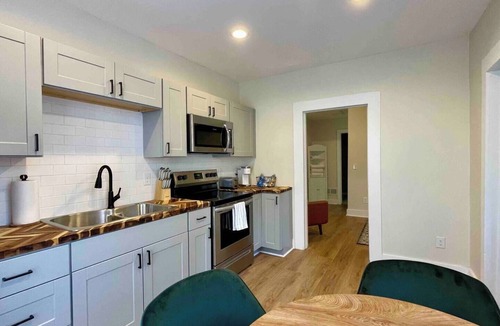 Hamlet Apartment | Stylish Apartment in Hamlet, NC