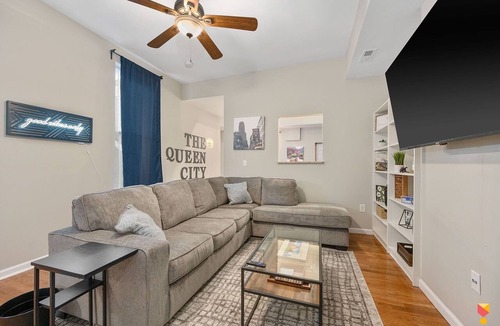 East Price Hill Condo | Stylish Apartment with Free Parking