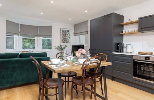 Bath Apartment | Stylish Apartment with City Views & Free Parking