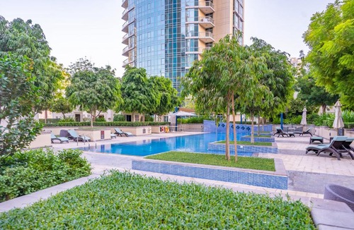 Downtown Dubai Apartment | Stylish Apartment with Partial Burj Khalifa View