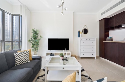 Downtown Dubai Apartment | Stylish Apartment with Partial Burj Khalifa View