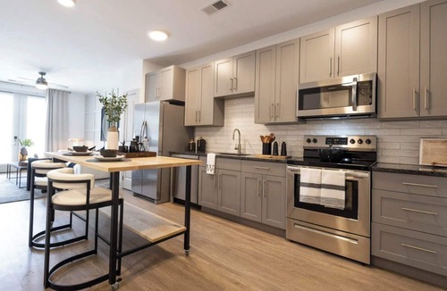 East Walnut HIlls Apartment | Stylish apartments near shops and entertainment