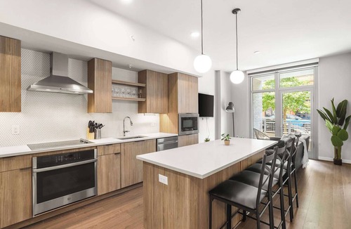 Clarendon Apartment | Stylish Apt Near DC & Metro - Pool & Gym