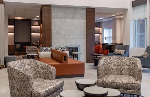Radnor - Fort Myer Heights Hotel | Stylish Arlington Retreat by Potomac, Lincoln Memorial & Roosevelt Island