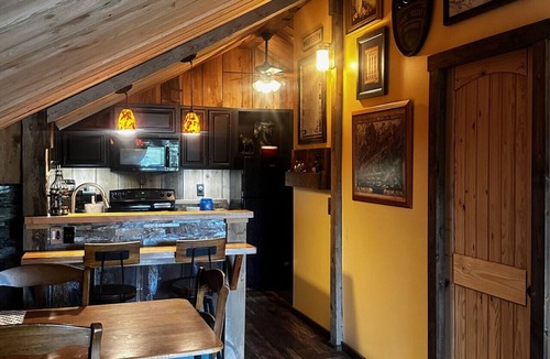 Mouth of Wilson Apartment | Stylish `Barn Loft` near Grayson Highlands