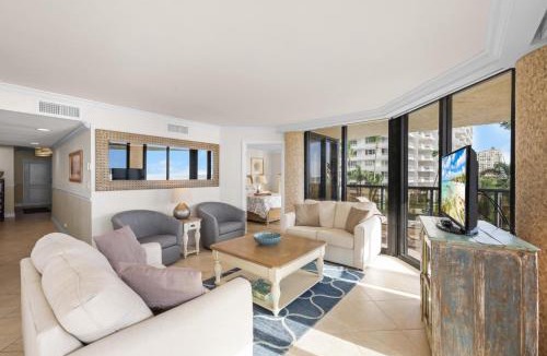 Marco Island House | Stylish beachfront condo with spa/pool and ocean views