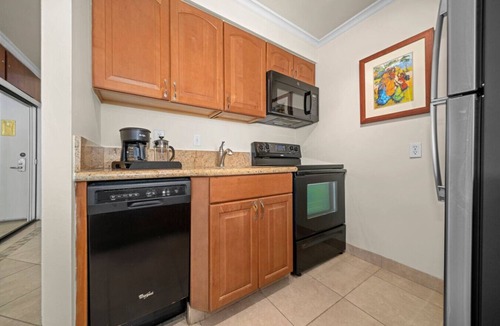Historic Lahaina Front Street Condo | Stylish Beachfront Getaway - 3rd floor amazing views