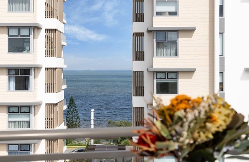 Redcliffe Apartment | Stylish beachside unit 3 min walk to beach