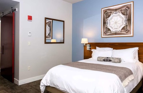 Ossining Hotel | Stylish Boutique Stay Near Downtown Dining and Shopping