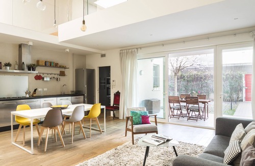 Cascina dei Pomi House | STYLISH CENTRAL LOFT WITH GARDEN: 3 BDR, 8 GUESTS