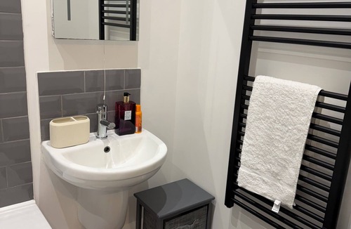 Portswood Apartment | Stylish Central Southampton 2-Bed Apartment Perfect for all types of Travelers &