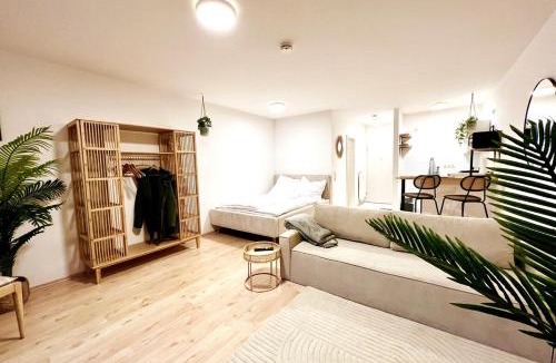 Friedrichsdorf Apartment | Stylish & central with balcony