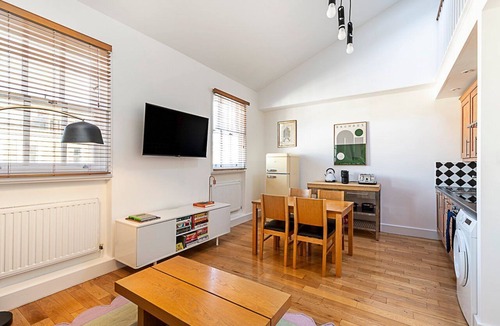Chelsea Riverside Apartment | Stylish Chelsea Flat with Luxe Comfort & Charm