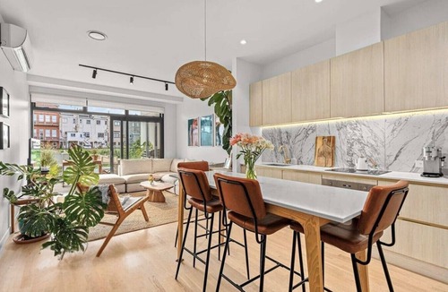 Eden Terrace Apartment | Stylish city retreat, coffee machine, balcony and city views and free carpark!