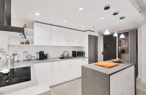 Coal Harbour House | Stylish Coal Harbour Townhome in the Heart of Downtown Vancouver
